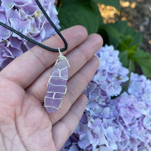 ✨Amethyst Crystal Necklace ✨ - Picture 2 of 2
